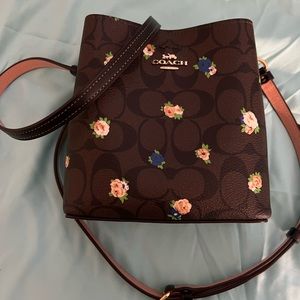 Coach Mini Town Bucket Bag In Signature
Canvas With Vintage Mini Rose Print